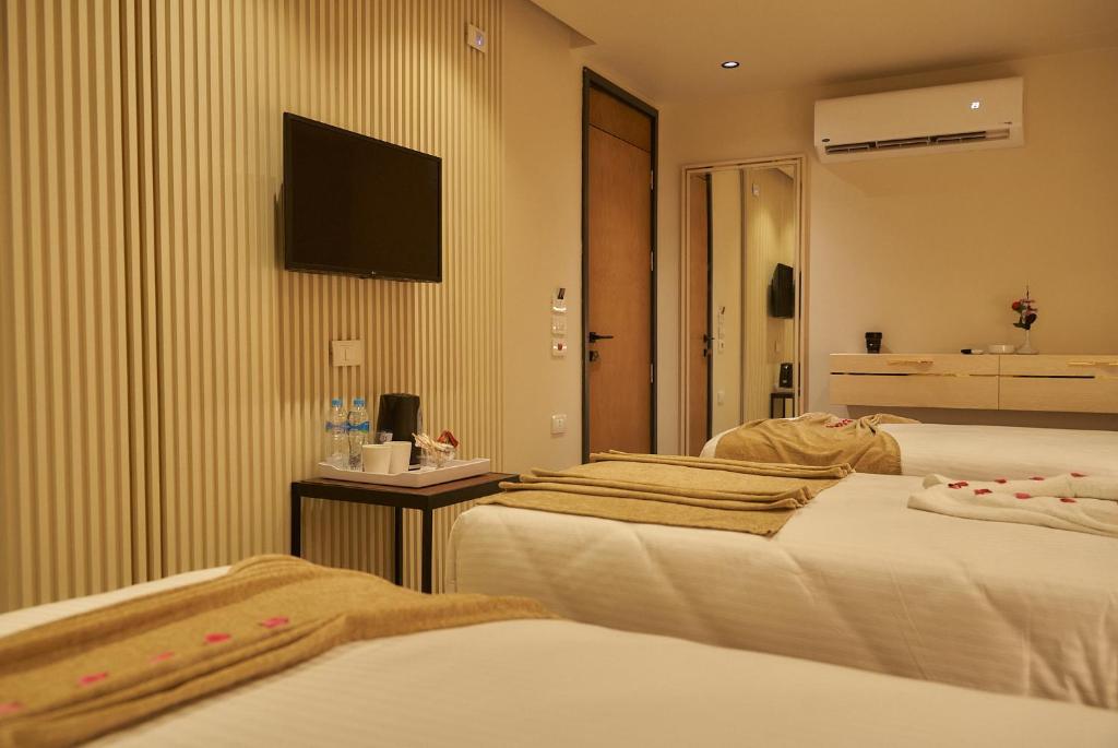 TV a/nebo společenská místnost v ubytování Gold's Pyramids Hotel