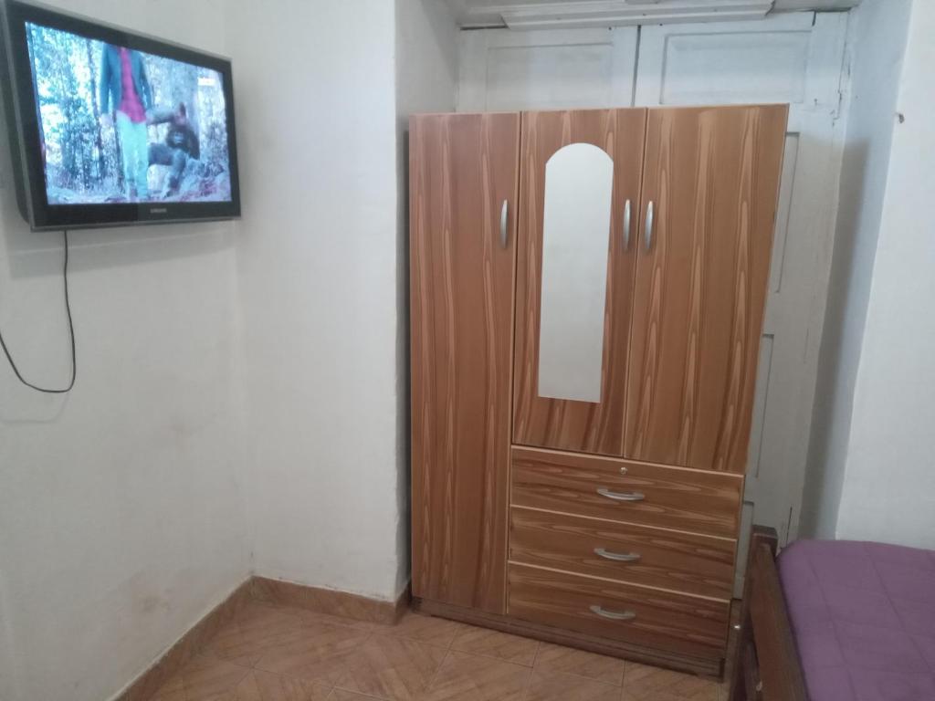 TV a/nebo společenská místnost v ubytování Hostal 4 Estaciones