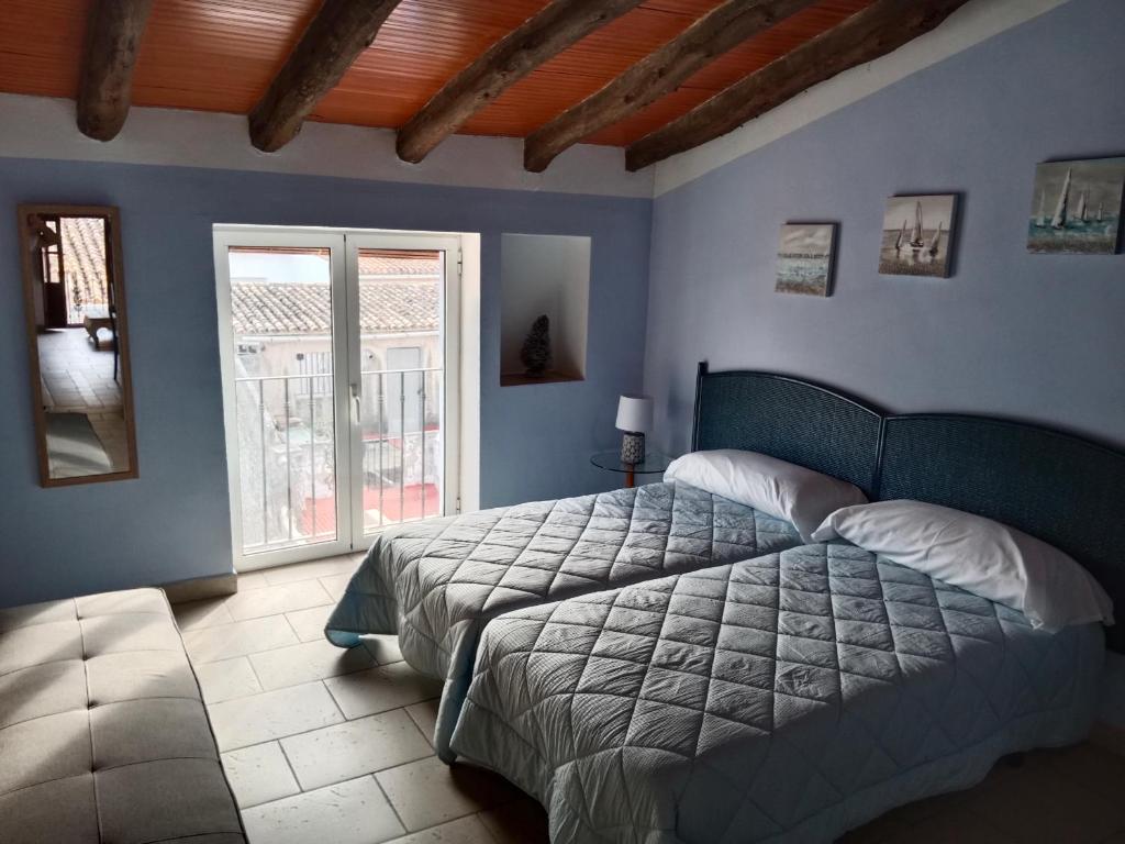 a bedroom with a bed and a large window at La Milotxa in Adsubia