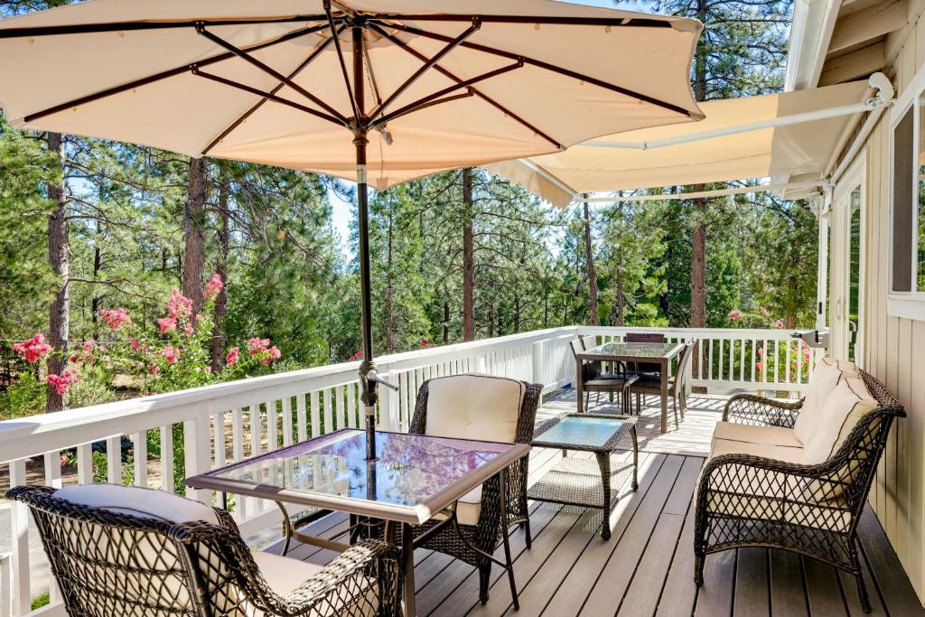 Balkón nebo terasa v ubytování Groveland Vacation Rental with Private Deck and Grill!