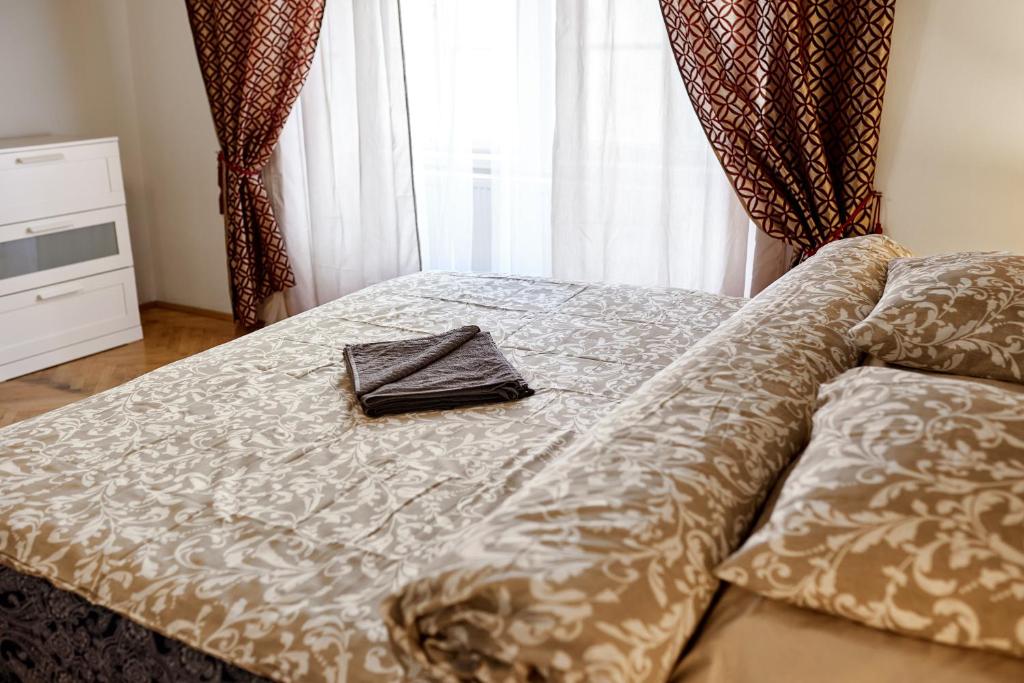 At the Blue Lion and Parking Assistance - 3