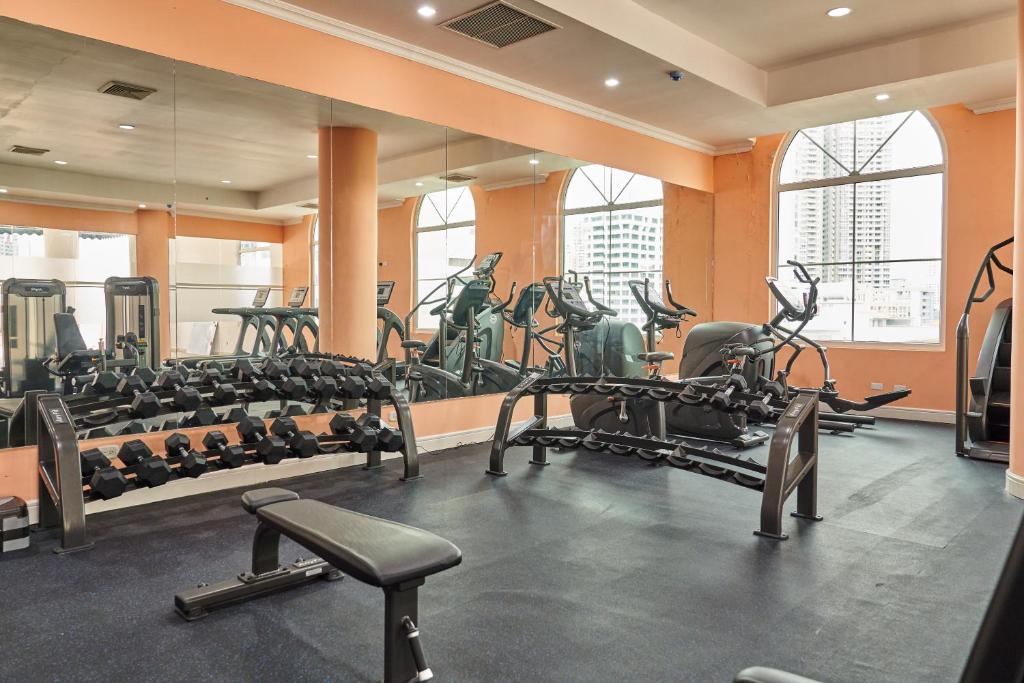 Fitness centrum a/nebo fitness zařízení v ubytování Waymore Hotel Spa & Casino