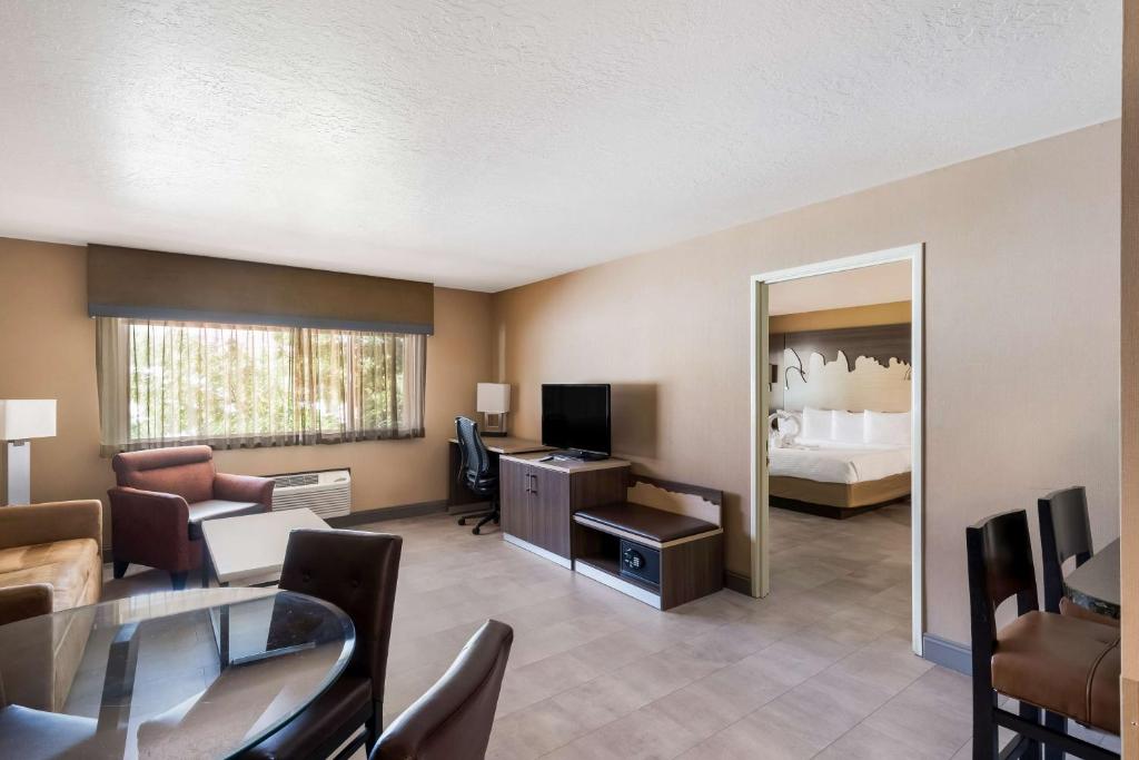 TV&#47;Unterhaltungsangebot in der Unterkunft Best Western Plus Canyonlands Inn