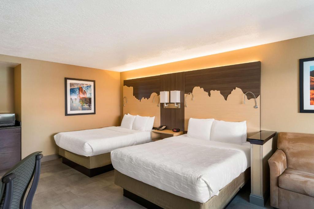 Ein Bett oder Betten in einem Zimmer der Unterkunft Best Western Plus Canyonlands Inn