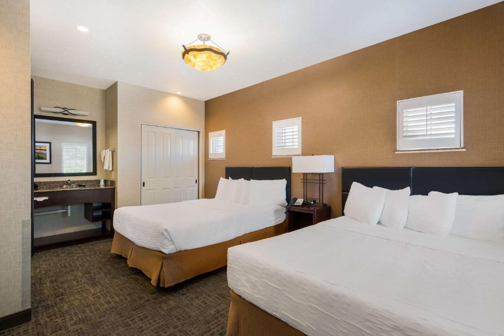 Postel nebo postele na pokoji v ubytování Best Western Plus Canyonlands Inn