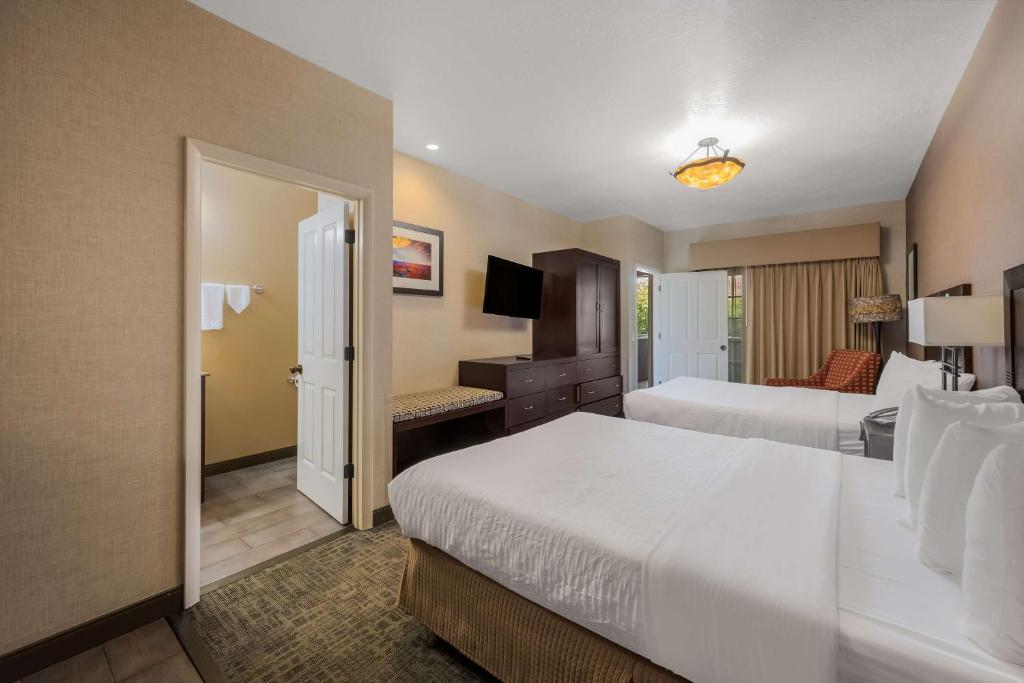 Ein Bett oder Betten in einem Zimmer der Unterkunft Best Western Plus Canyonlands Inn