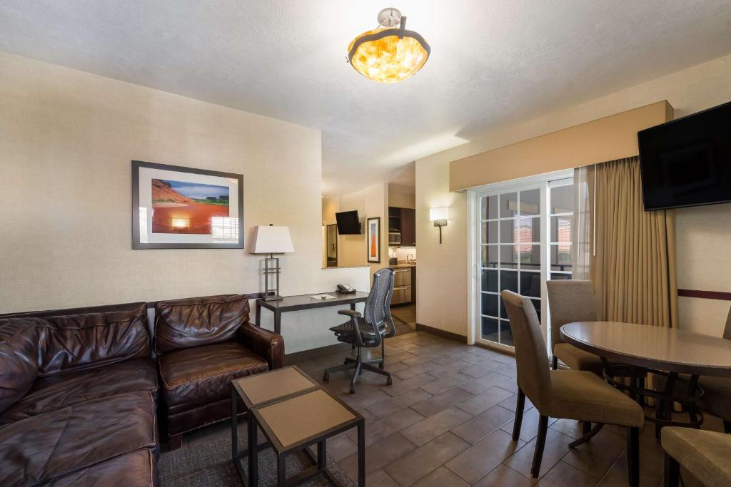 TV&#47;Unterhaltungsangebot in der Unterkunft Best Western Plus Canyonlands Inn