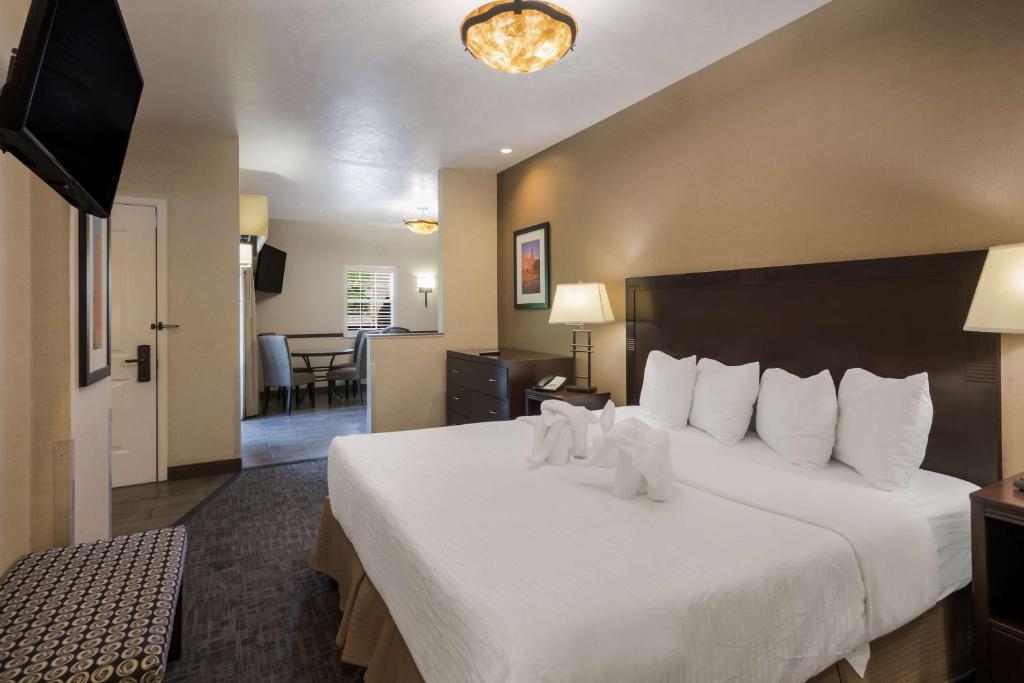 Ein Bett oder Betten in einem Zimmer der Unterkunft Best Western Plus Canyonlands Inn