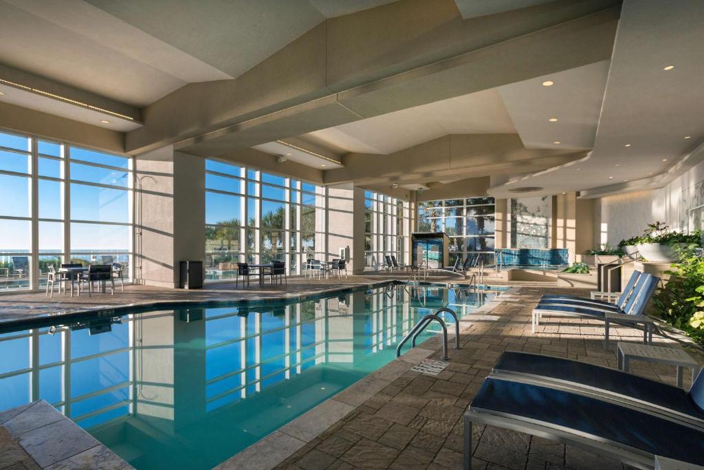 Der Swimmingpool an oder in der Nähe von Hilton Grand Vacations Club Ocean 22 Myrtle Beach