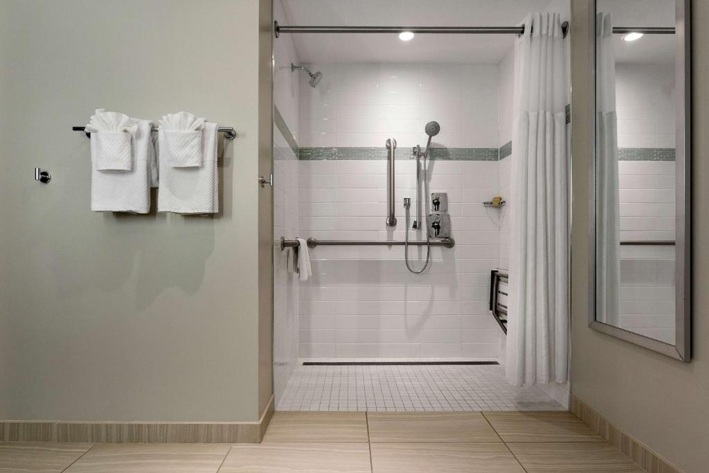 Ein Badezimmer in der Unterkunft Hilton Grand Vacations Club Ocean 22 Myrtle Beach