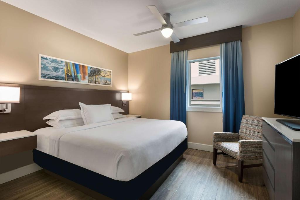 Ein Bett oder Betten in einem Zimmer der Unterkunft Hilton Grand Vacations Club Ocean 22 Myrtle Beach