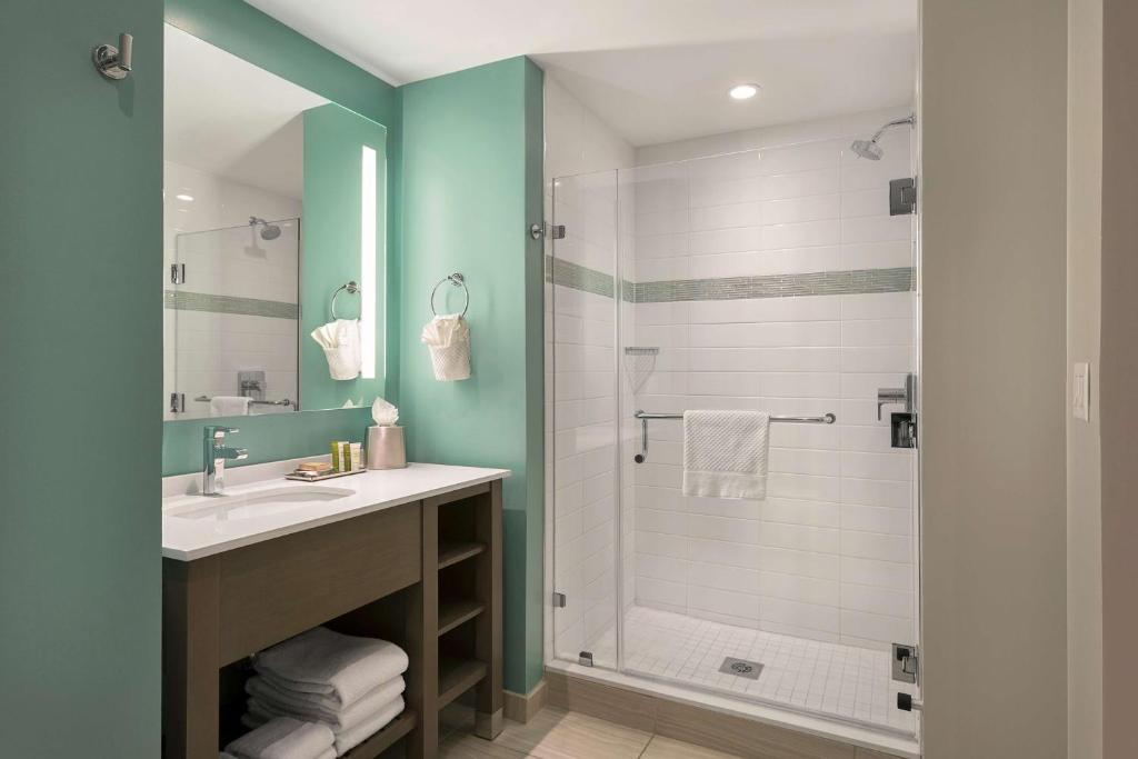 Ein Badezimmer in der Unterkunft Hilton Grand Vacations Club Ocean 22 Myrtle Beach