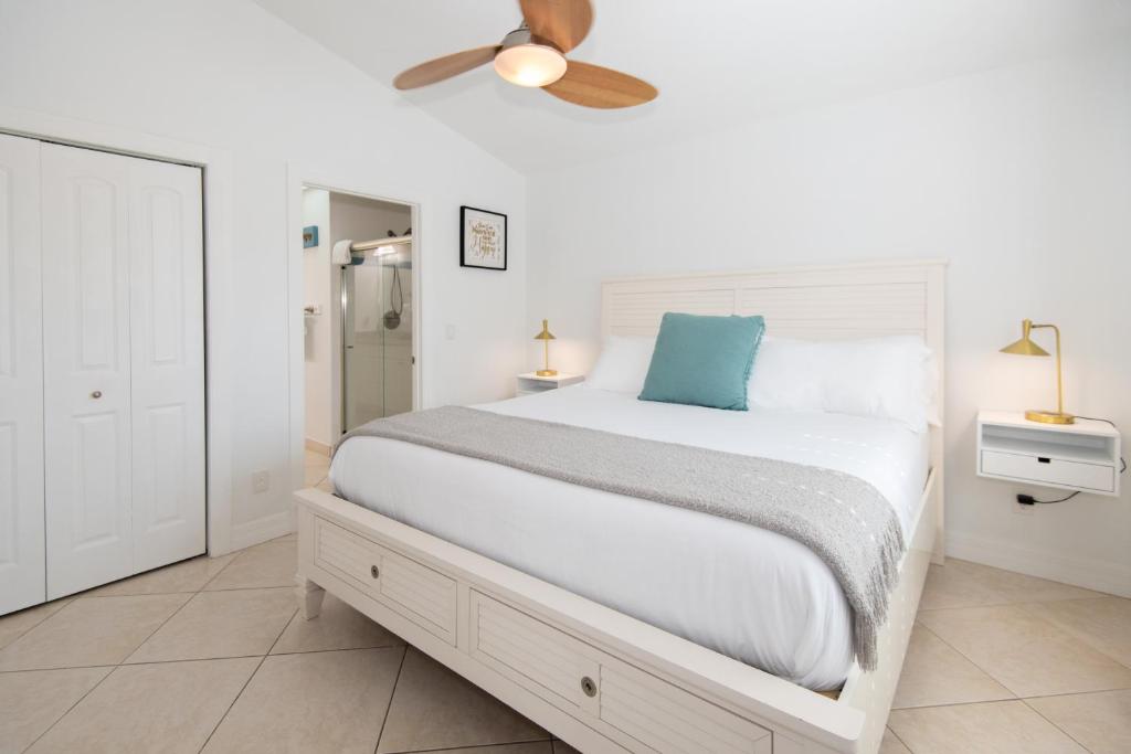 a bedroom with a large bed and a ceiling fan at Sparkling & Spacious - Waterfront - 2bd,2ba - Sleeps 8 in Fort Pierce