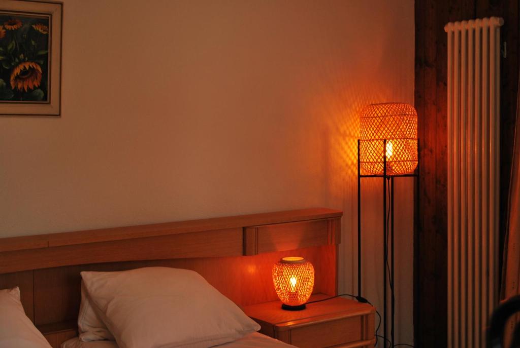 Postel nebo postele na pokoji v ubytování Apartment with balcony and Panoramic Views of Alps