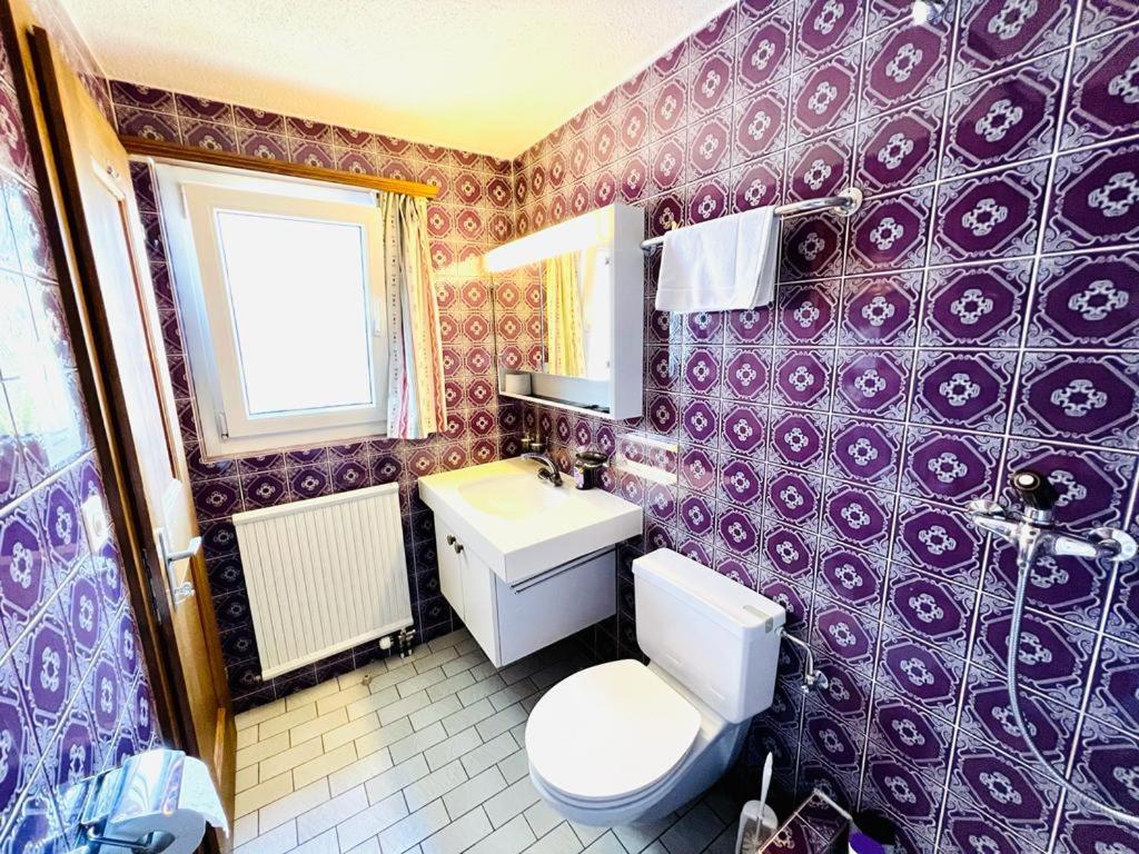 Koupelna v ubytování Apartment with balcony and Panoramic Views of Alps