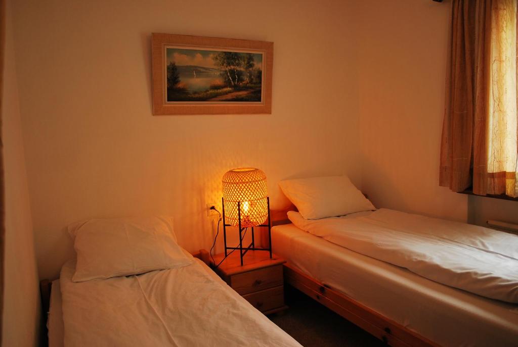 Postel nebo postele na pokoji v ubytování Apartment with balcony and Panoramic Views of Alps