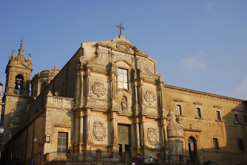 an old building with a cross on top of it at Casa Vacanze Margherita in Caltagirone