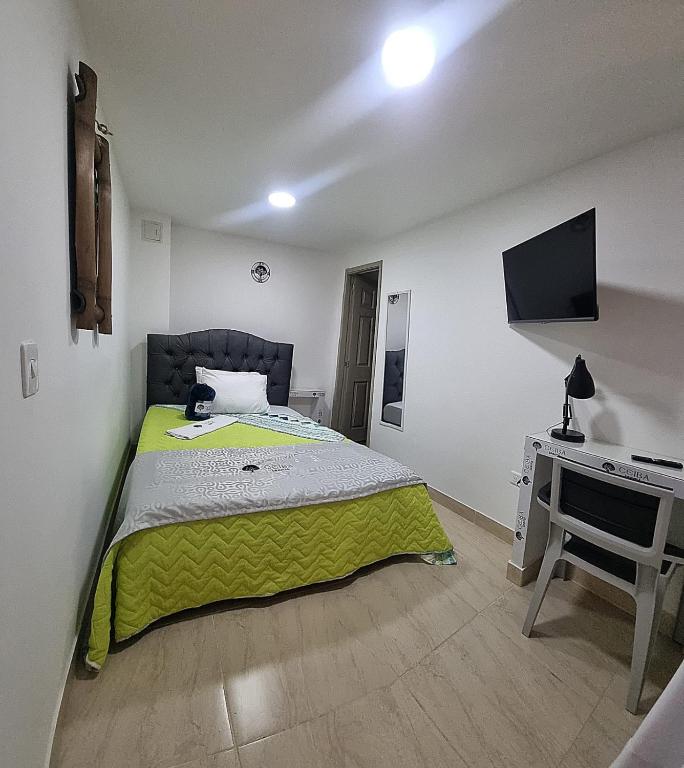 Postel nebo postele na pokoji v ubytování Ayenda Ceiba Rooms