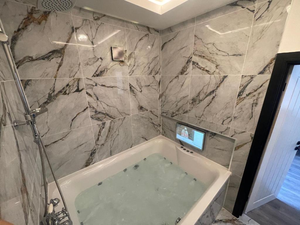 RESIDENCY LUXURY SEAFRONT HOTEL - Resim 3