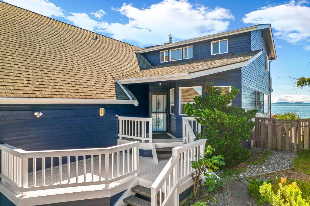 New SANDY POINT 6 BEDS 3 BATHS BEACH HOUSE WITH AMAZING VIEWS, Ferndale