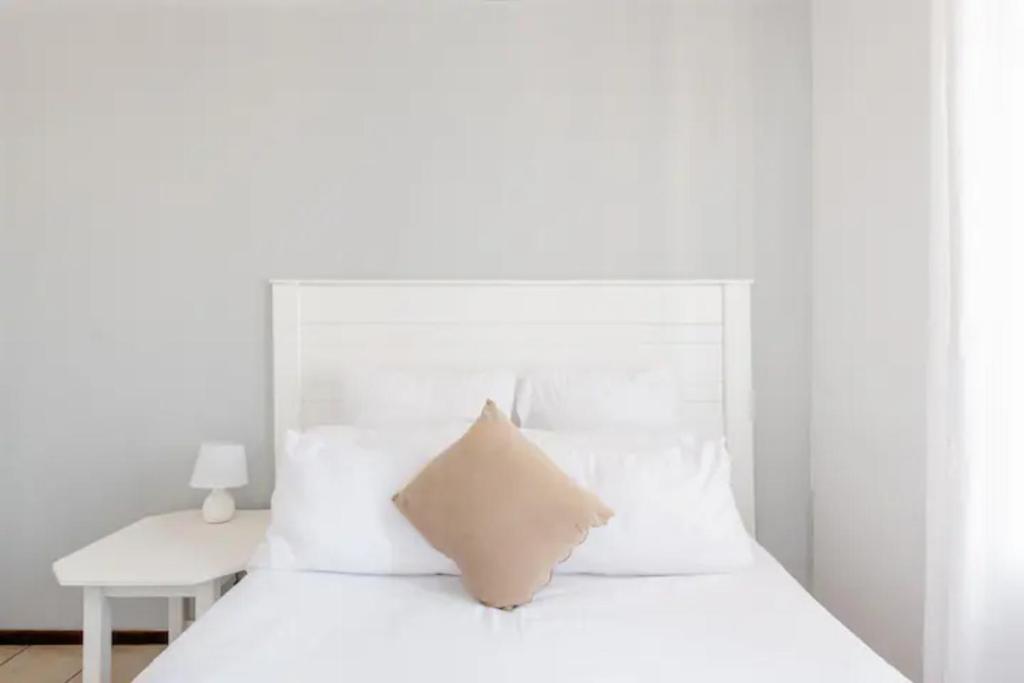 Ένα ή περισσότερα κρεβάτια σε δωμάτιο στο Kempton Park Self Catering Private House Nearby to OR Tambo International Airport