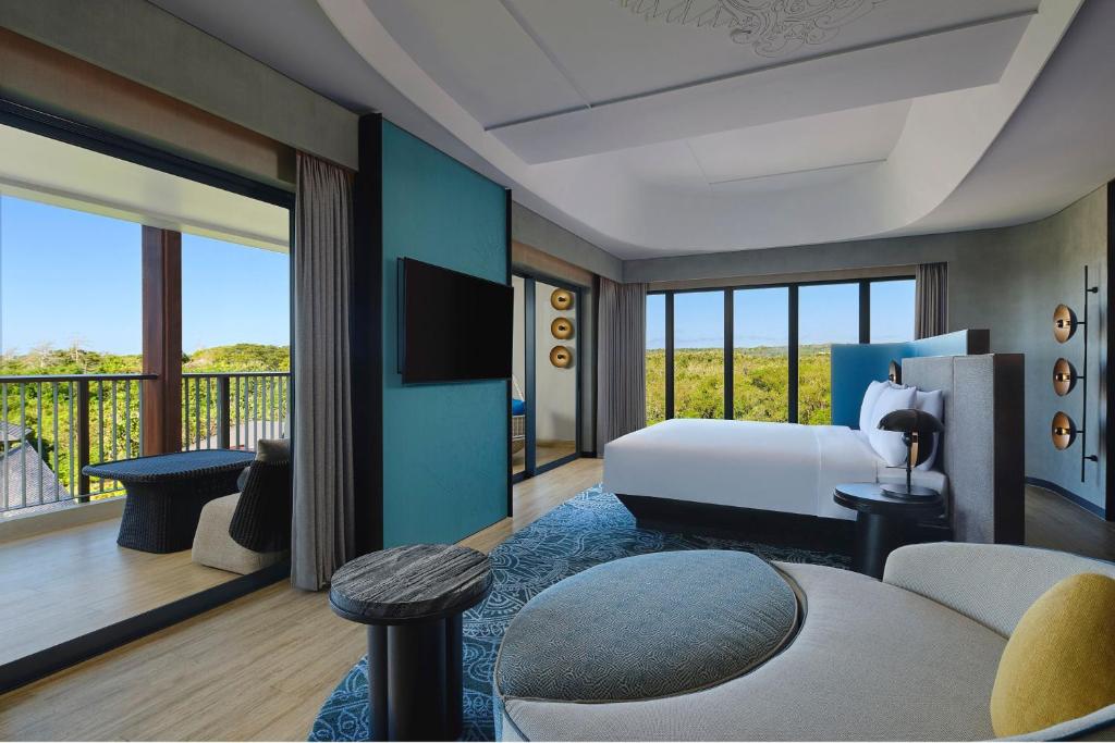 Postel nebo postele na pokoji v ubytování Renaissance Bali Nusa Dua Resort