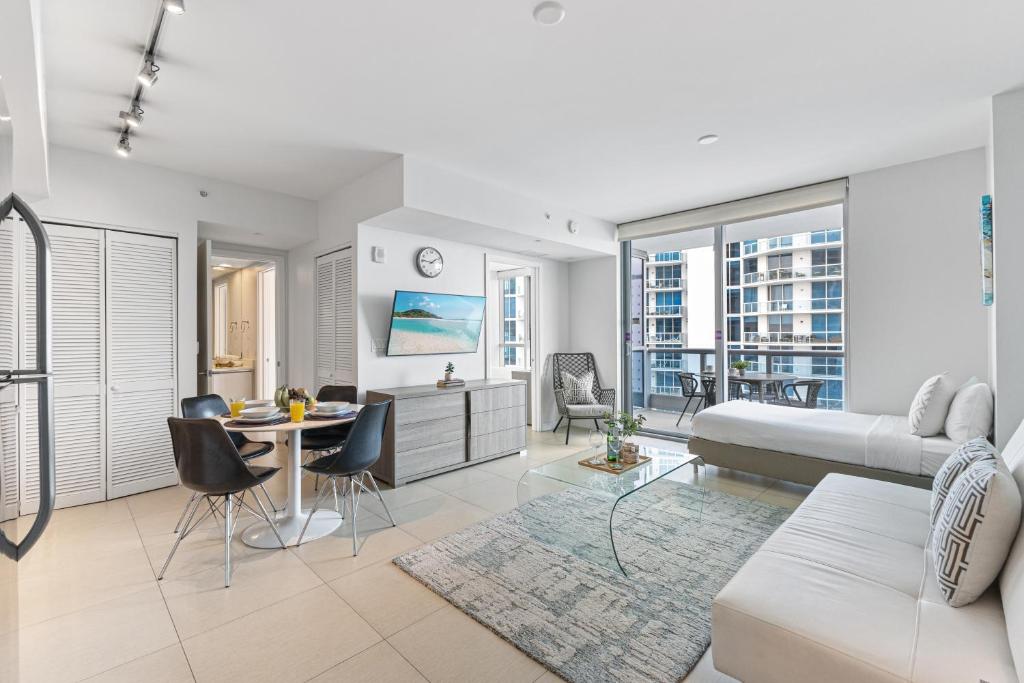 Dharma Home Suites Miami Beach at Monte Carlo - Apartamento Premium De Una Habitación Con Balcón - Vista Parcial Del Mar
