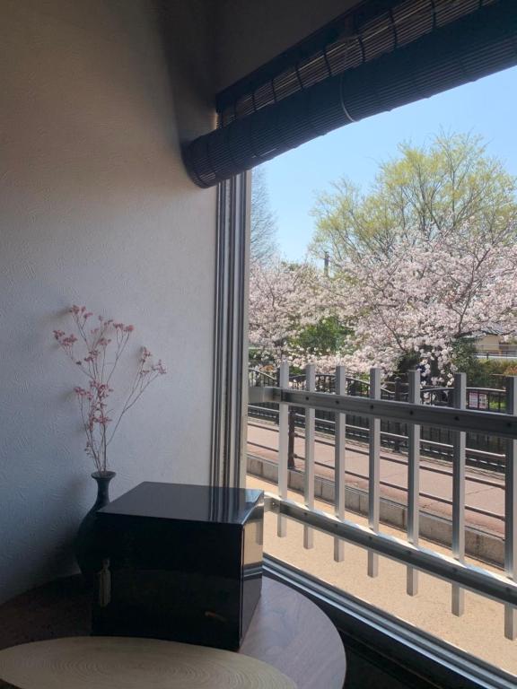 Balkón nebo terasa v ubytování 1F SAKURA RIVER HOUSE, yao 桜と川の家 1F