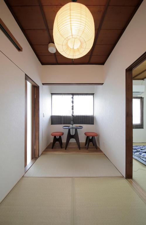 Posezení v ubytování 1F SAKURA RIVER HOUSE, yao 桜と川の家 1F