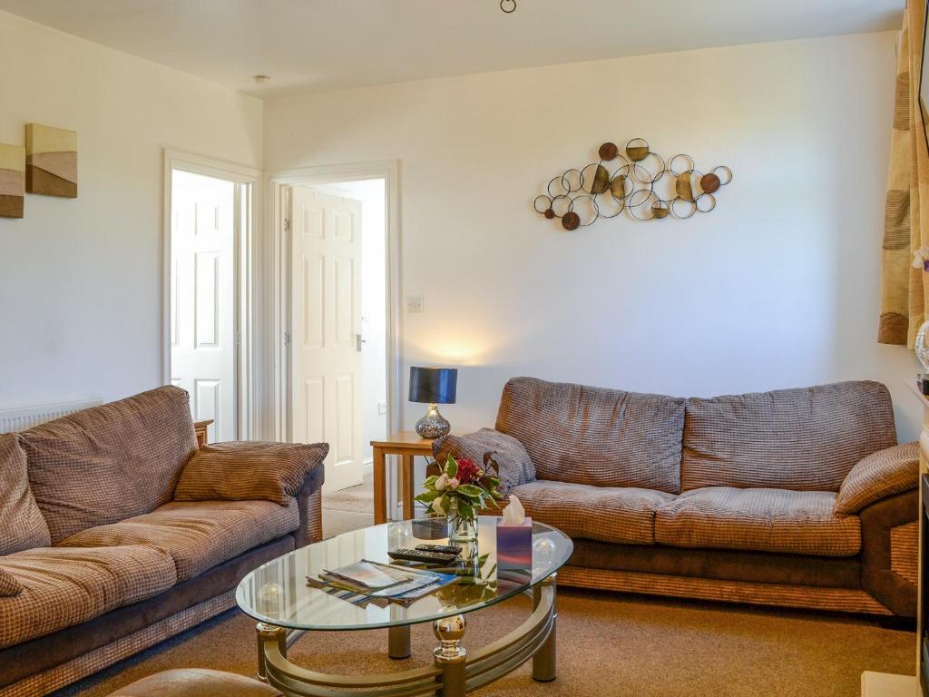 a living room with two couches and a coffee table at Millstream - Uk45183 in Penton