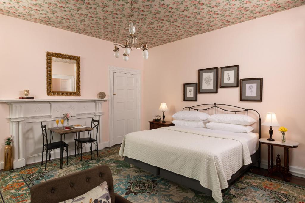 Carlisle House Bed and Breakfast - Rose