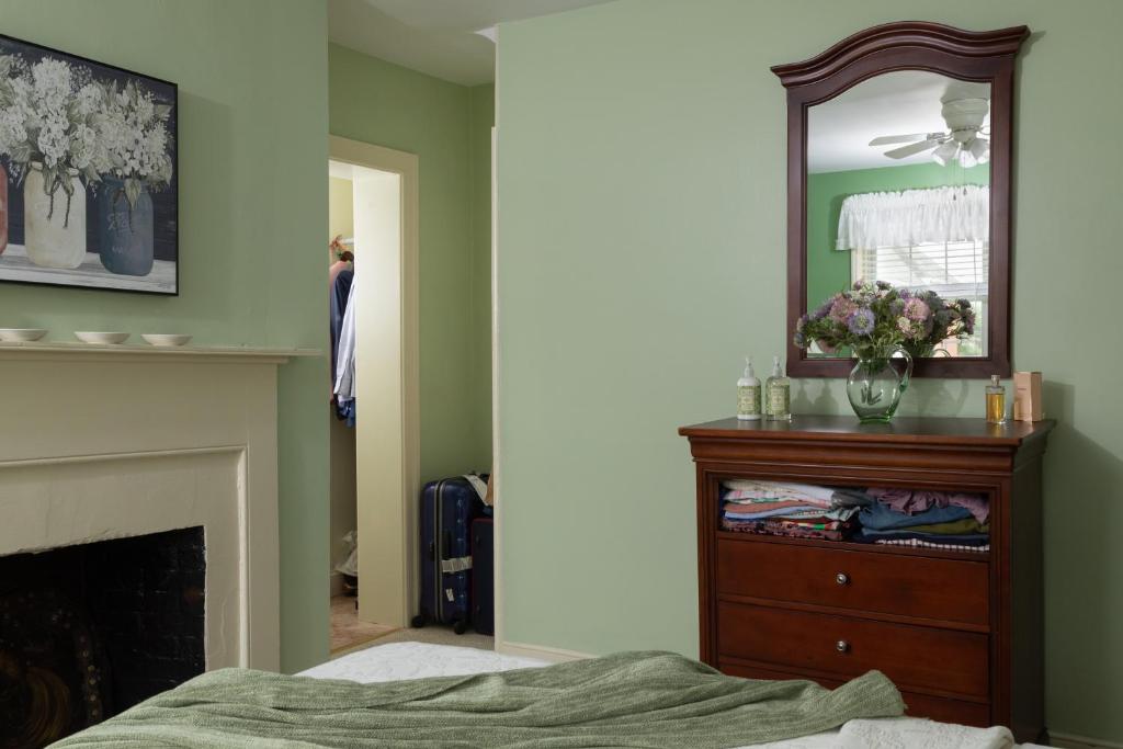 Carlisle House Bed and Breakfast - Blair