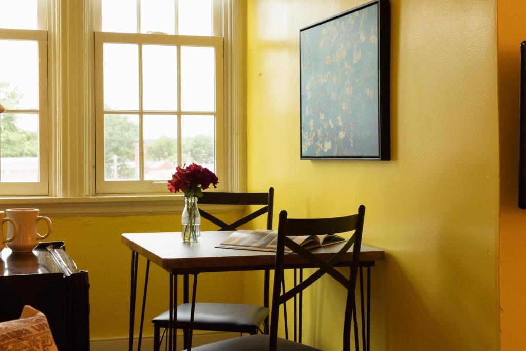 Carlisle House Bed and Breakfast - Jardin De Molly