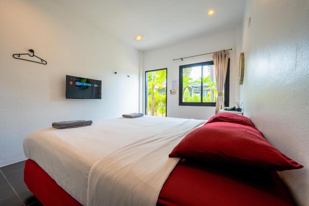 Postel nebo postele na pokoji v ubytování Samui Backpacker Hotel