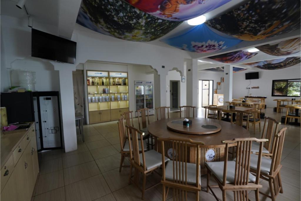 Restaurace v ubytování Lucky Tito PG Dive Resort