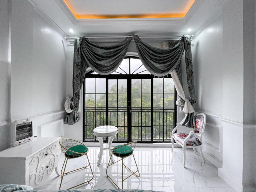 Casa Rani Hotel & Restaurant - Superior King Room