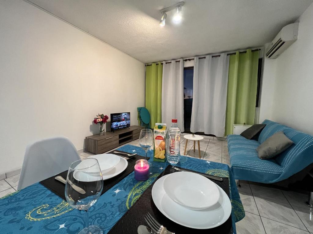 a living room with a table and a couch at NEW My Lodge - Parking, AC, Netflix & Wifi in Papeete