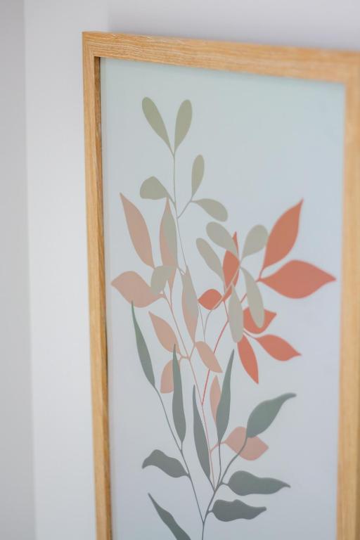 Sunsoaked & Stylish 3 Bed, 1.5 Bath Home w Garage - Resim 24