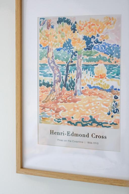 Sunsoaked & Stylish 3 Bed, 1.5 Bath Home w Garage - Resim 42