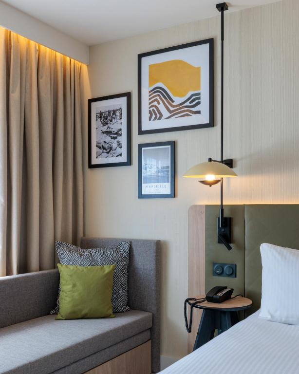 Postel nebo postele na pokoji v ubytování Hilton Garden Inn Marseille Provence Airport