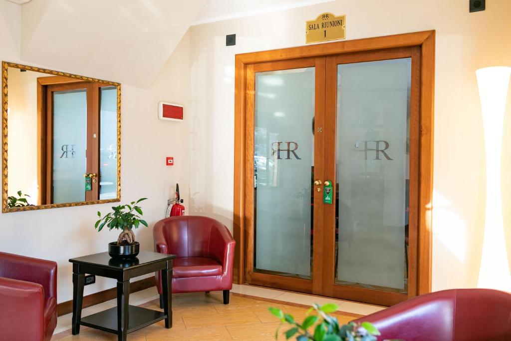 Coin salon dans l'établissement Rex Hotel Residence