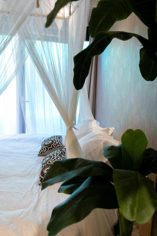 Postel nebo postele na pokoji v ubytování Bali Serenity Balnéo et lit rond