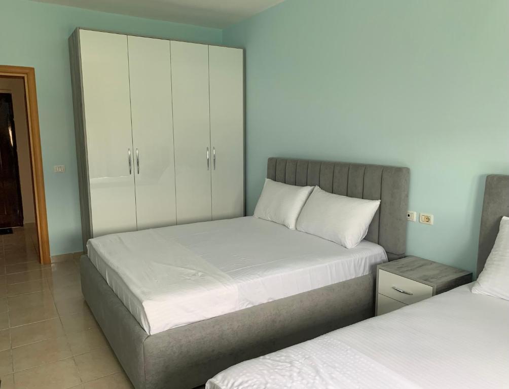 Sea View Apartament Orikum - Image 6