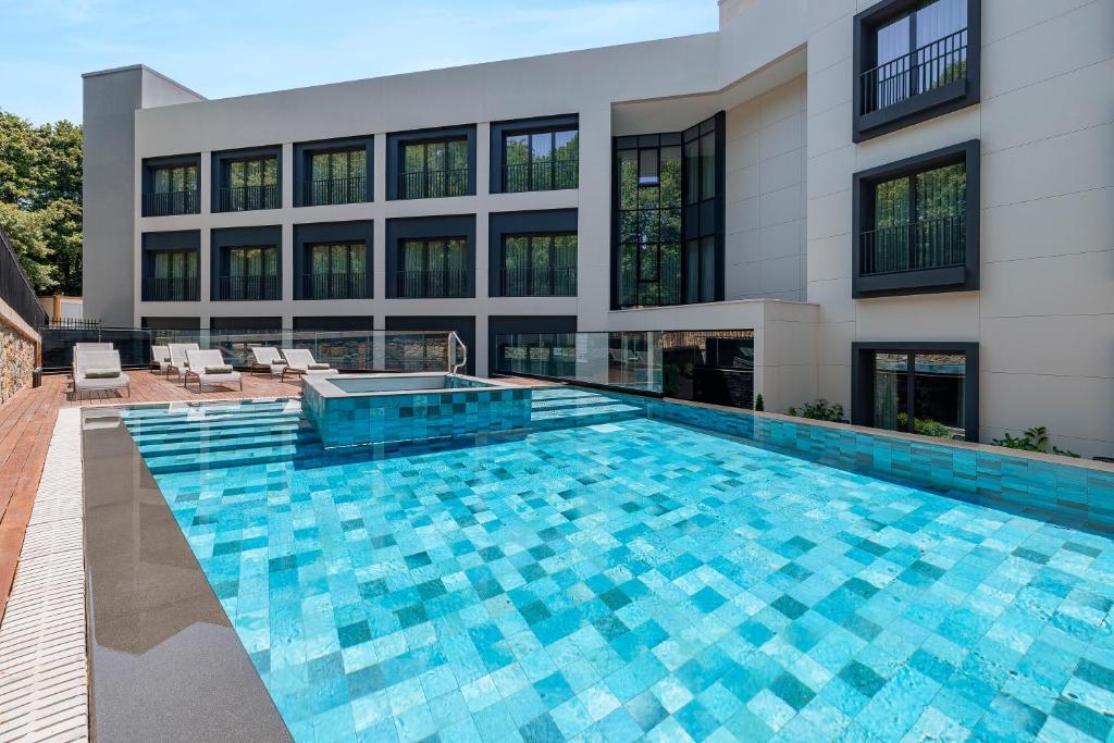 Bazén v ubytování INVENTIST Hotel Sports Academy Istanbul nebo v jeho okolí