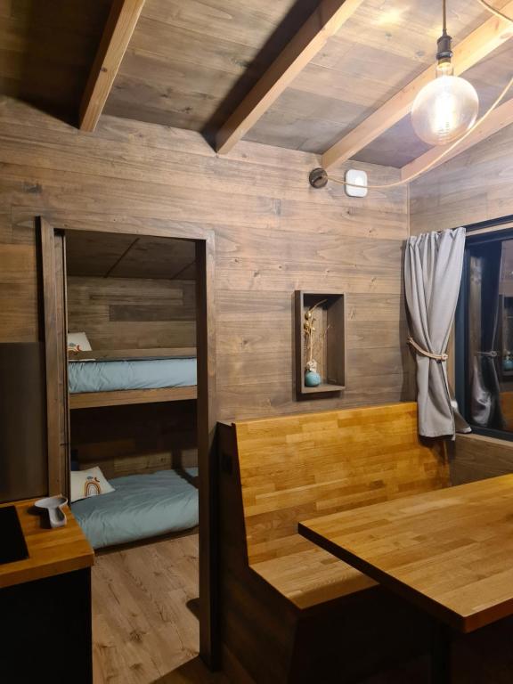 Postel nebo postele na pokoji v ubytování LES 2 CABANES