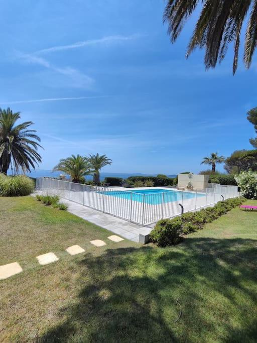 Studio jardin Piscine climatisatisation accès plage