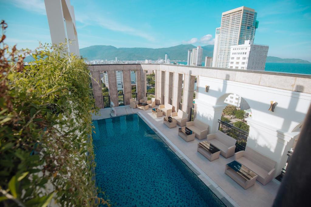 Bazén v ubytování Danaciti Hotel nebo v jeho okolí