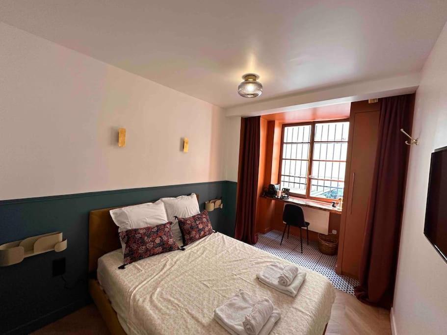 Säng eller sängar i ett rum på Appartement Bordeaux hyper centre