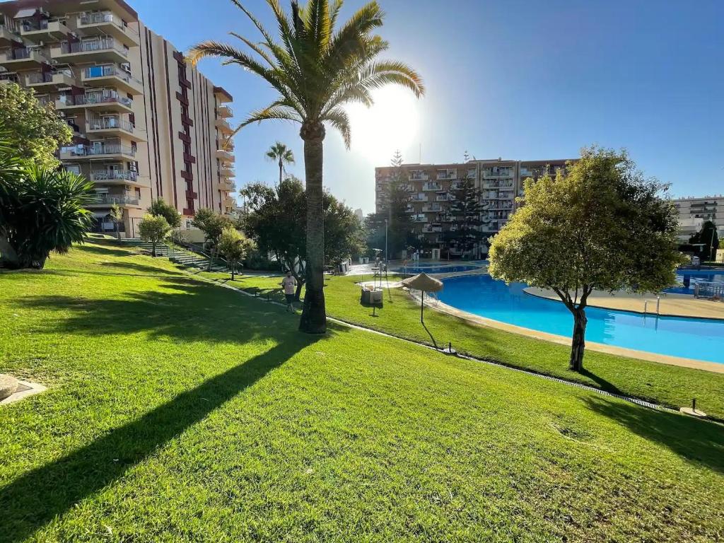 Bazén v ubytovaní EXKLUSIVA LÄGENHET I BENALMADENA alebo v jeho blízkosti