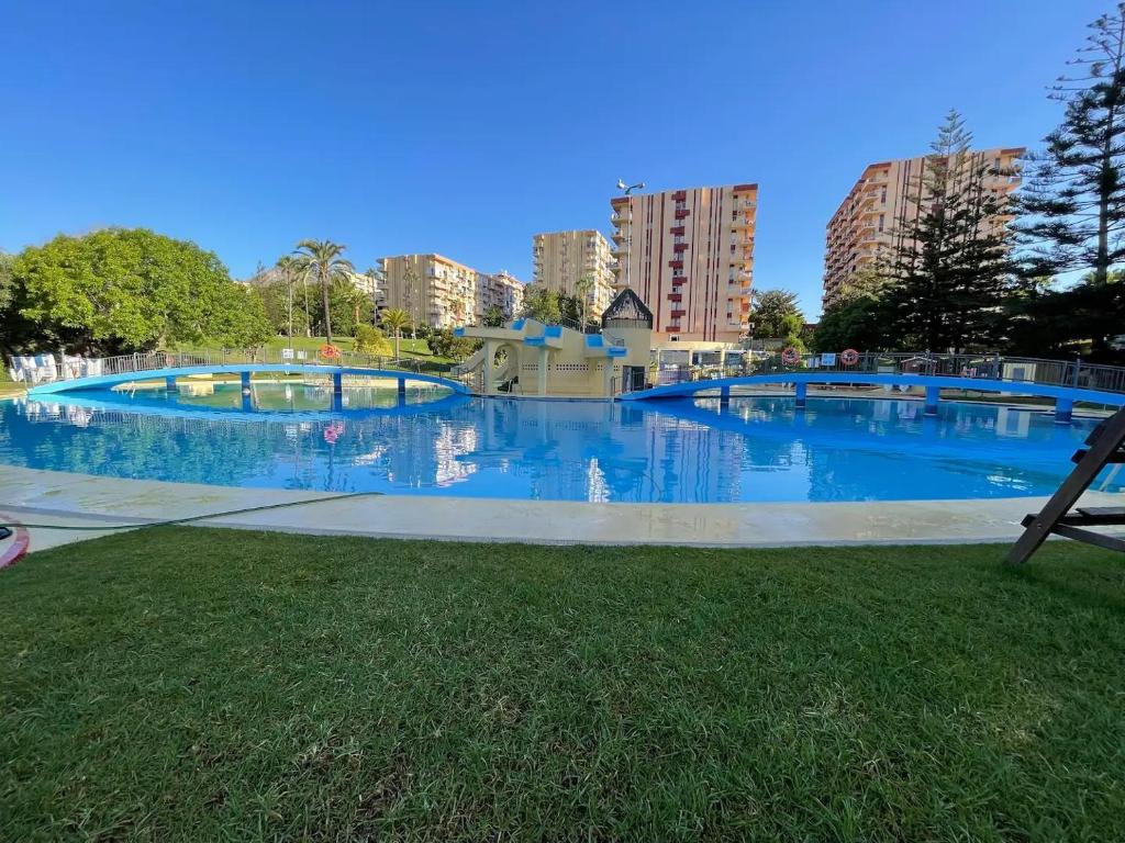 Bazén v ubytovaní EXKLUSIVA LÄGENHET I BENALMADENA alebo v jeho blízkosti